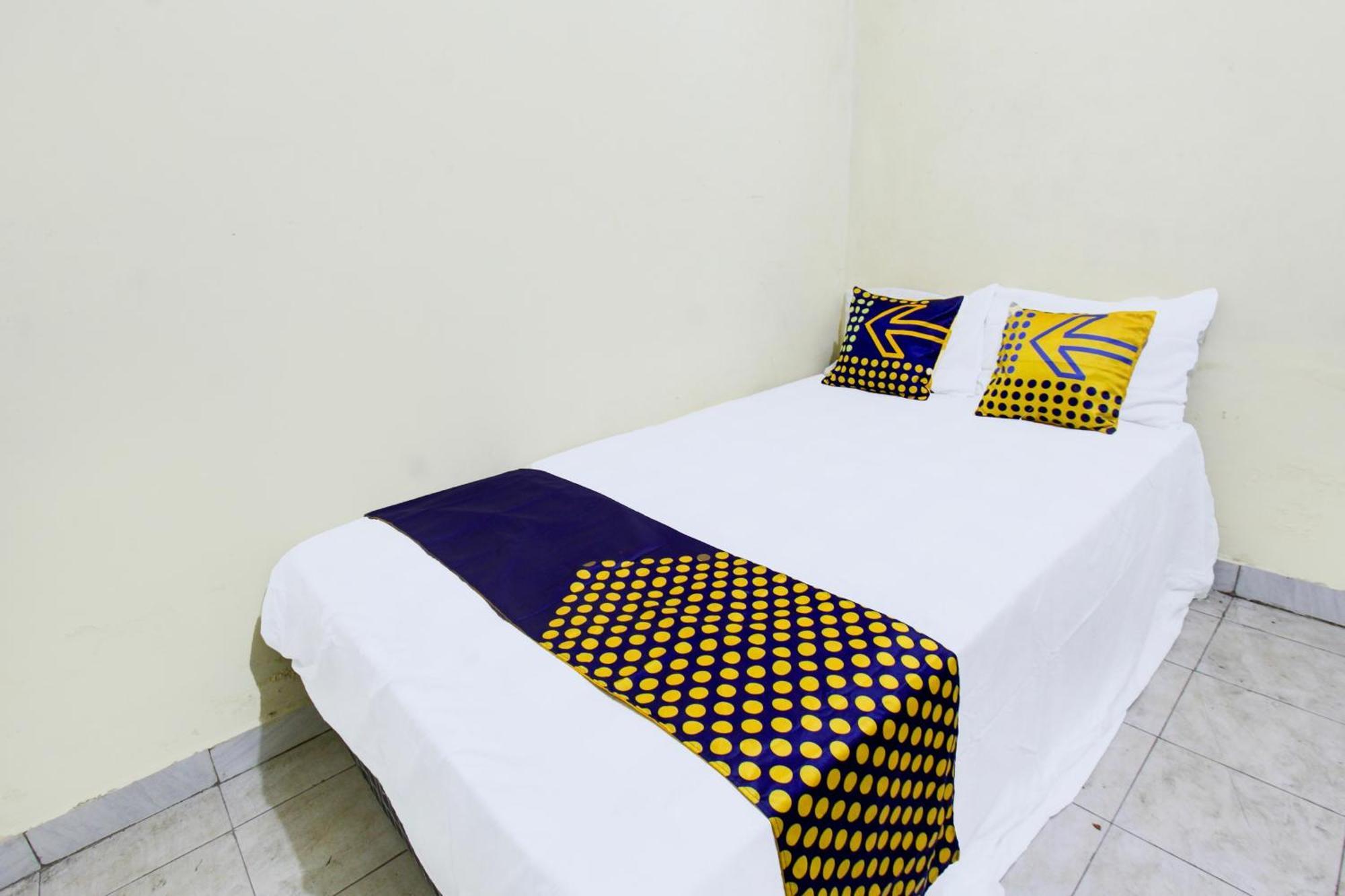 Oyo Life 93284 Kos Cendana Raya Hotel Mataram Exterior photo